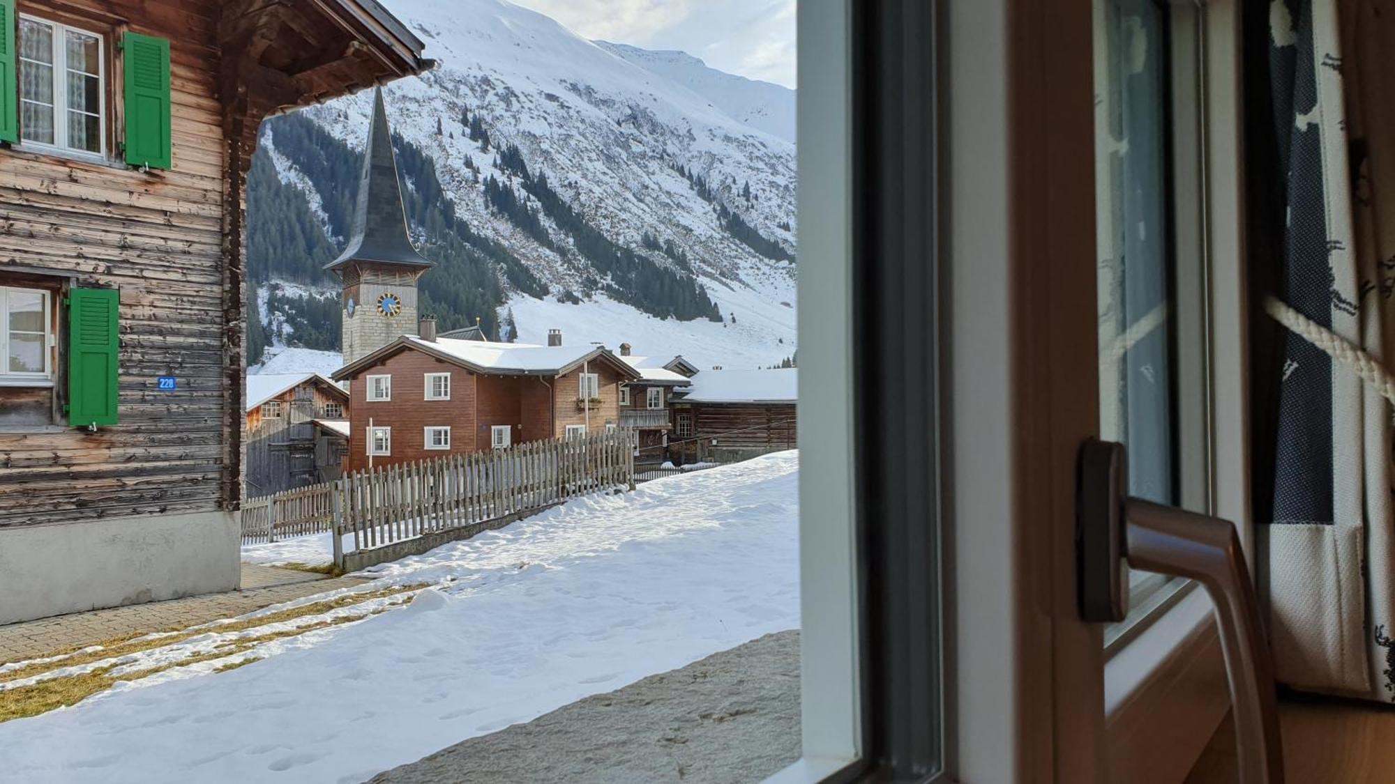 Yeti Lodge Седрун Стая снимка