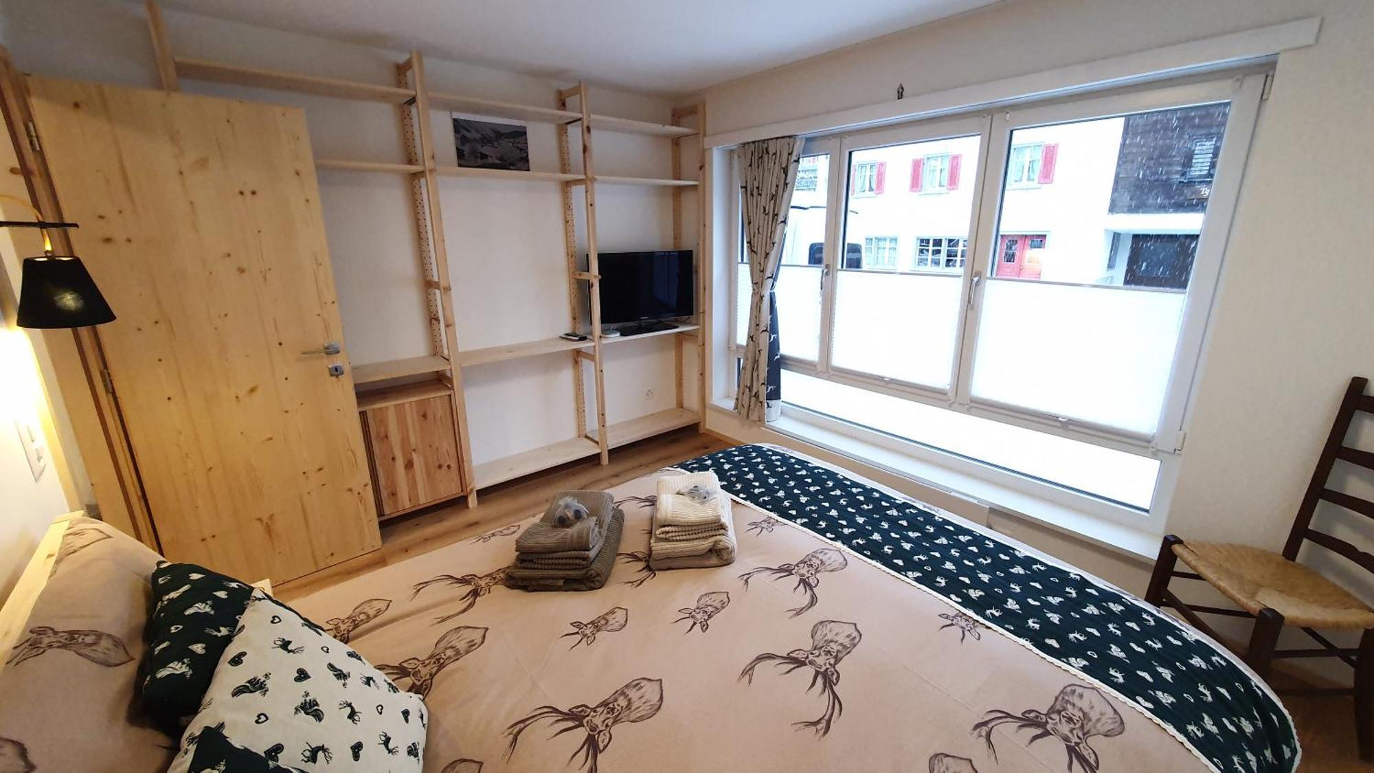 Yeti Lodge Седрун Стая снимка